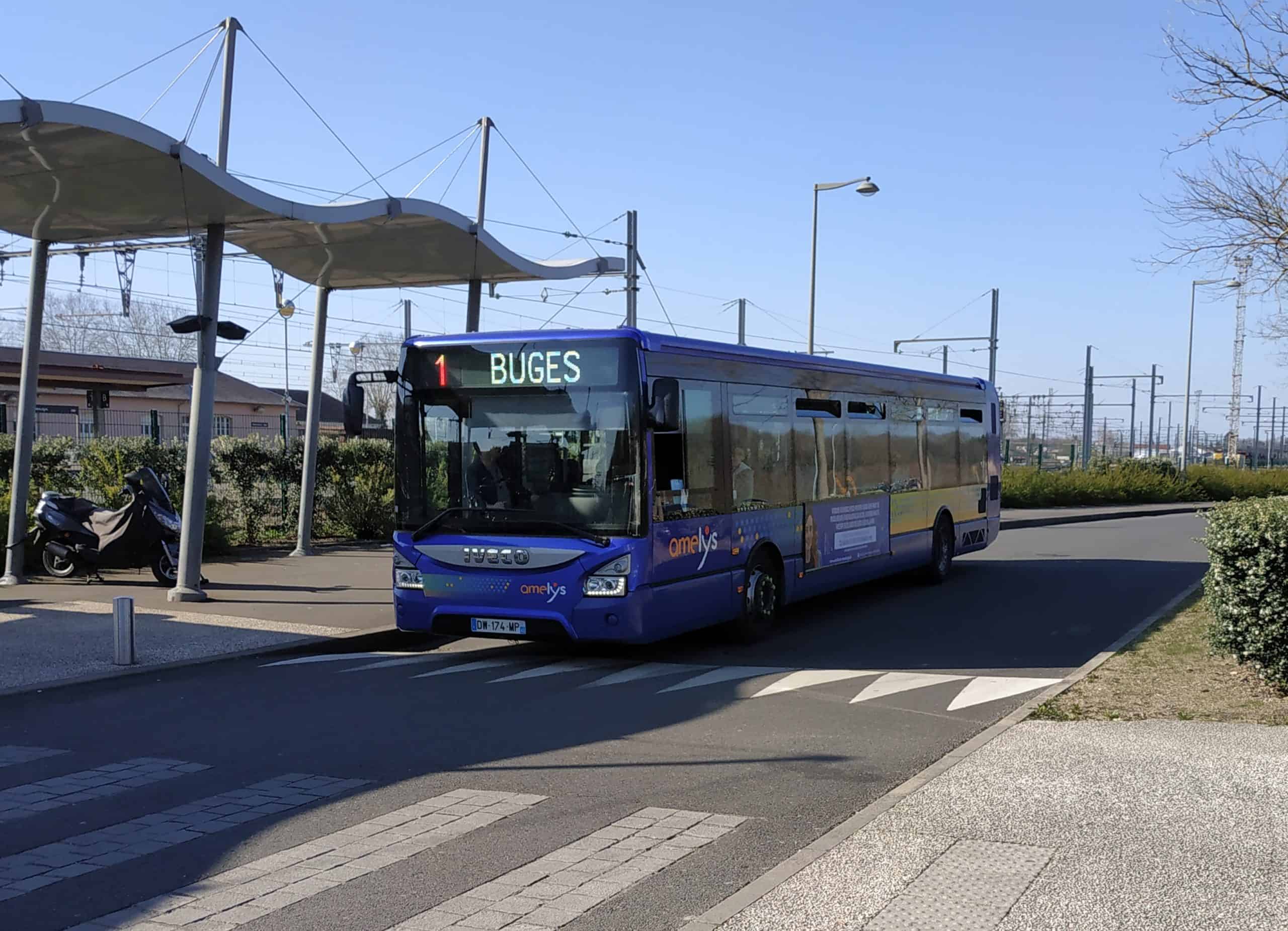 Autobus Amelys gare  de Montargis Masabi